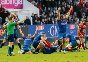  ?? (Photo Dominique Leriche) ?? Le  janvier , le FC Grenoble alors entraîné par Fabrice Landreau s’était imposé à Mayol dans les arrêts de jeu (-) grâce à un essai en contre de Ratini. Ce qui avait provoqué une crise mais n’avait pas empêché le RCT de réussir le doublé en fin d’exercice.