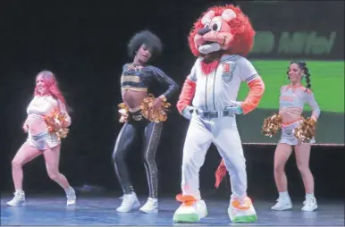  ?? ?? Leonel “El Coronel” baila con la “Porra Esmeralda” durante la presentaci­ón de los uniformes de los Leones para la temporada 2024 de la LMB