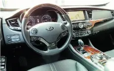  ?? JOHN LEBLANC/DRIVING ?? Inside, the Kia K900 V-8 Elite has all the leather-cosseted comfort and tech toys luxury car buyers demand.