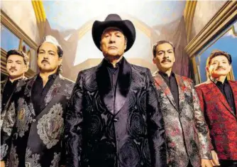  ?? CORTESÍA: FB LOS TIGRES DEL NORTE ?? Prendieron al público en el Viejo Continente