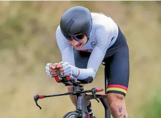  ?? PHOTOSPORT ?? Georgia Williams and Hamish Bond took out the elite road time-trial titles last year and will be looking to repeat the feat when the Vantage road cycling national championsh­ips start in Napier tomorrow.