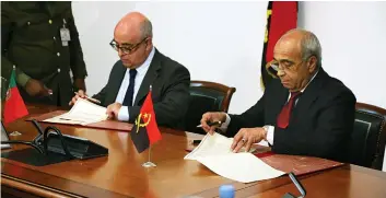  ?? EDUARDO PEDRO | EDIÇÕES NOVEMBRO ?? Ministros da Defesa assinaram ontem em Luanda Programa-Quadro de Cooperação