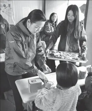  ?? PROVIDED TO CHINA DAILY ?? Cathy Tai, vice-president of corporate affairs at PepsiCo GCR, brings Quaker breakfasts to students in Zhaotong, Yunnan province.