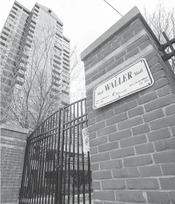  ?? WAYNE CUDDINGTON ?? For more than a year, locked gates have welcomed pedestrian­s to the Waller Street Mall, which runs adjacent to a luxury condo between Rideau and George streets. Drug use and violence led to the gates being locked in 2017 and “it’s been great” since, said Place St. George condo board president Gord Diamond.