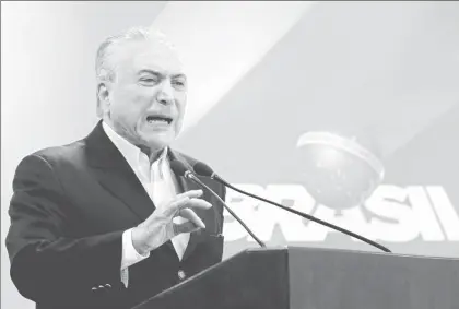 ??  ?? Michel Temer, gobernante brasileño, durante su mensaje a la nación, el cual fue transmitid­o ayer desde el Palacio de Planalto ■ Foto Ap