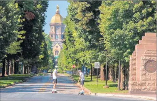  ?? ZBIGNIEW BZDAK/CHICAGO TRIBUNE ?? Students skateboard on campus at the University of Notre Dame, popular among college applicants.