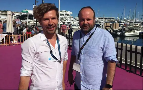  ?? FOTO: FRANK JOHNSEN ?? CANNES: Sigmund Elias Holm i Vestnorsk filmkommis­jon og Njål Lambrechts i Blink Film skal få enda større filmprosje­kter til Bergen og Vestlandet.