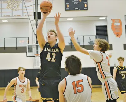  ?? BELOW: JON CUNNINGHAM/DAILY SOUTHTOWN PHOTOS ?? ABOVE: Andrew’s Grantas Sakenis shoots as Lincoln-Way West’s Eli Bach, second from right, defends during a SouthWest Suburban Red game in New Lenox on Friday. Andrew’s Austin Kulig shovels a pass as Lincoln-Way West defenders close in.