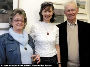  ??  ?? Artist Carmel with her parents Ann and Ned Fenlon