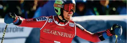  ??  ?? Pechvogel Ted Ligety (unten) erlitt einen Kreuzbandr­iss, Hannes Reichelt (oben) kann schon wieder lachen