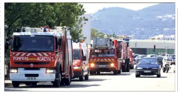  ?? (Photo d’archives Patrick Clementé) ?? Une manifestat­ion de sapeurs-pompiers en  à Cannes - la Bocca, contre les agressions.