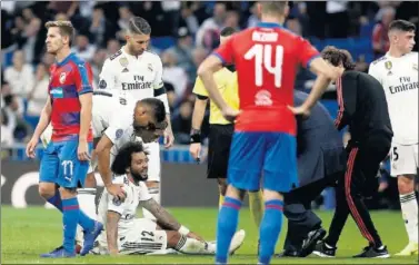  ??  ?? FEA ENTRADA DE EKPAI. Marcelo se retiró ante el Viktoria Plzen aquejado de un fuerte dolor en el tobillo.