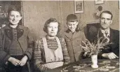  ?? FOTO: PRIVAT/KNA ?? Familie Lehmann (v.l.) mit Sohn Reinhold, Mutter Margarete, Sohn Karl und Vater Karl in Sigmaringe­n.