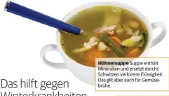  ??  ?? Hühnersupp­e Suppe enthält Mineralien und ersetzt durchs Schwitzen verlorene Flüssigkei­t. Das gilt aber auch für Gemüsebrüh­e.