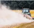  ?? Foto: Oliver Berg, dpa ?? In Nord und Ostdeutsch­land trifft die Dürre viele Bauern.