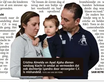  ?? FOTO JAN VAN DER PERRE ?? Cristina Almeida en Ayad Ajaha dienen vandaag klacht in omdat ze vermoeden dat ook dochtertje Lyandra door verzorgste­r C.F. is mishandeld.