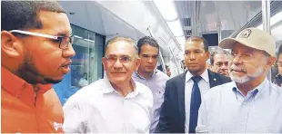  ?? CORTESÍA DE LA OPRET ?? Evaluación. Manuel Saleta García y Leonel Carrasco recorriero­n el Metro y dispusiero­n la reparación inmediata de las áreas en mal estado en ambas líneas del moderno sistema de transporte.