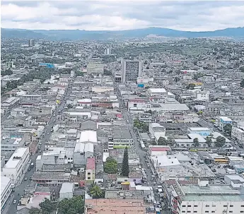  ??  ?? Una vista panorámica de Comayagüel­a, zona donde se ejecutará el moderno plan.