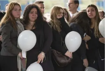  ?? RICK MADONIK/TORONTO STAR ?? Hundreds of mourners lined up, weaving through rooms and hallways, at a visitation for Isaiah Witt.