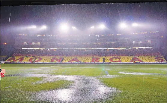  ??  ?? Así quedó la cancha del Morelos, después de la tormenta