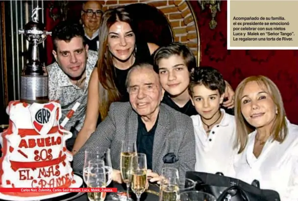  ??  ?? Carlos Nair, Zulemita, Carlos Saúl Menem, Luca, Malek, Zulema. Acompañado de su familia. el ex presidente se emocionó por celebrar con sus nietos Luca y Malek en “Señor Tango”. Le regalaron una torta de River.