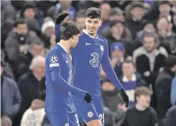  ?? ?? Kai Havertz del Chelsea, a la derecha, celebra con su compañero de equipo Joao Félix después de anotar el segundo gol de su equipo.
