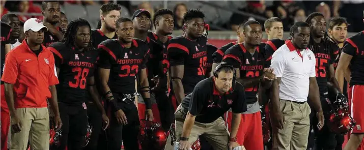  ?? Elizabeth Conley photos / Houston Chronicle ?? Cougars head coach Tom Herman is on a 21-game winning streak if you count his time at Ohio State as offensive coordinato­r. His last loss was on Sept. 6, 2014.