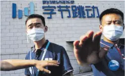  ?? Wu Hong / Efe ?? Seguridad frente a la sede de ByteDance en Pekín.