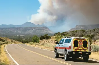  ?? ROBERT BROWMAN/THE ALBUQUERQU­E JOURNAL ?? A Cochiti Fire Department vehicle heads toward smoke from the Cerro Pelado Fire in the Jemez Mountains on Friday in Cochiti, N.M.