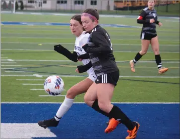  ?? BRYAN EVERSON — MEDIANEWS GROUP ?? Clarkston’s Emilia Cantinella, left, battles for possession of a bouncing ball with Rochester’s Keira Nagy in the first half of Friday’s match.