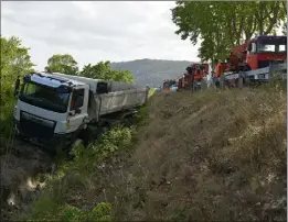  ?? (Photo G. R.) ?? Le conducteur, indemne, a déclaré avoir été victime d’un assoupisse­ment.