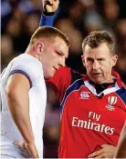  ?? REUTERS ?? Troubles: Underhill is sent to the sin-bin at Murrayfiel­d