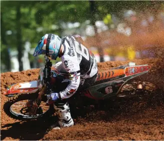  ??  ?? Présent à Bitche pour préparer le GP de Lettonie, Paturel n’a pas fait dans la dentelle en s’offrant le doublé comme à Gueugnon. Le pilote KTM est troisième du provisoire MX1.