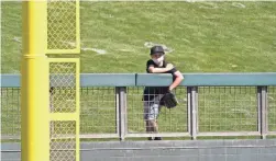  ??  ?? A young fan watches the Milwaukee Brewers play the Arizona Diamondbac­ks during spring training. Attendance restrictio­ns for games were eased.