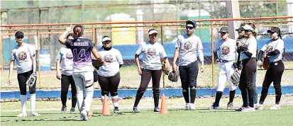  ?? ?? ▮ Un total de 33 jóvenes participar­on en los try outs de la Asociación Estatal de Softbol.