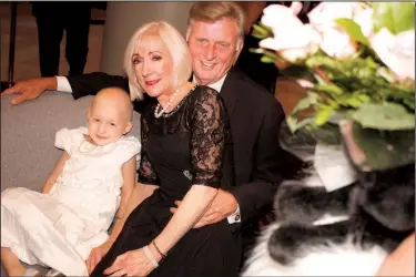  ??  ?? Asher Ray, 5, with Gala for Life honorees Ginger and Gov. Mike Beebe