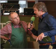  ?? Pádraig Ó Sé interviewi­ng Seamus MacGearail­t about his award -inning ’Micilín Muc’ range of sausages. Photo by Valerie O’Sullivan ??