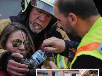  ?? FOTO TOM PALMAERS ?? De hulpdienst­en moesten een van de hondjes zuurstof toedienen.