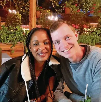  ?? KUSSIN ?? Caroline Muthoni Kagwimah-Kussin und Steve Kussin. Er lernte seine Frau in Nairobi kennen.