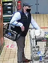  ??  ?? ● Runcorn police have released a cctv image of a man they’d like to speak to in connection with the theft of a purse