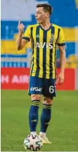  ?? Foto: dpa ?? Zum ersten Mal im Trikot von Fenerbah‰ ce: Mesut Özil.