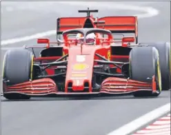  ??  ?? Sebastian Vettel con el Ferrari durante el pasado GP de Hungría.