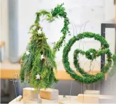 ?? ?? Get creative with offcuts of foliage.