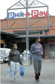  ?? /Antonio Muchave ?? Reduced sales: Shoppers exit the Pick n Pay at Rand Steam shopping centre in Johannesbu­rg.