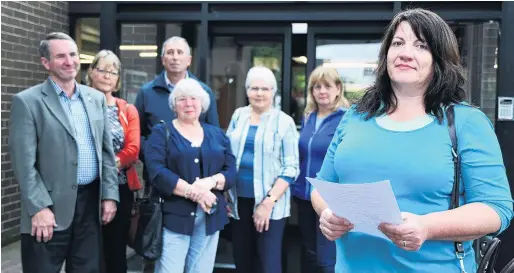  ?? PHOTO: LAURA SMITH ?? Speaking out . . . AB Lime Action Group chairwoman Katie Allan (right) spoke to Environmen­t Southland councillor­s yesterday, supported by other members of the group.