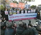  ?? JUNG YEON-JE/GETTY-AFP ?? South Korean protesters rally Monday in Seoul against the country’s foundation proposal to compensate victims of Japan’s forced wartime labor.