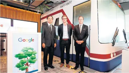  ??  ?? Digital Economy Minister Pichet Durongkave­roj, Mr King (centre) and US Ambassador to Thailand Glyn Davies. Google says it is focused on helping Thailand digitise in four key areas.