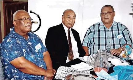  ?? ?? The head prefects of the classes of 1971 and 1970 at Floors High School, Bishop Oswald Swartz, former teacher Ben Carelse and Les Abrahams at the reunion dinner. Picture: Faried Joseph