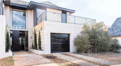  ??  ?? A partial view of the home on offer in the award-winning Pearl Valley Estate. The property will be auctioned by Rawson Auctions Western Cape in Rondebosch on Wednesday.