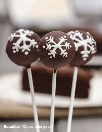  ??  ?? Bocaditos ”Choco cake pops”